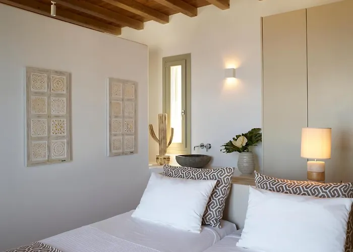 Absolute Paradise Tourlos *