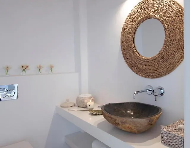 Absolute Paradise Tourlos *