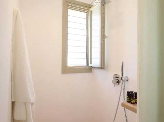 Absolute Paradise Tourlos *